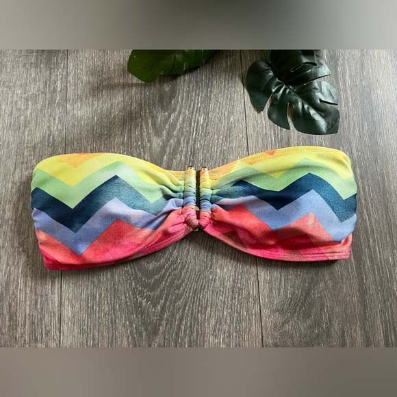 O’Neill colorful rainbow chevron zig zag bandeau U bar bikini top. Size S - Picture 1 of 7